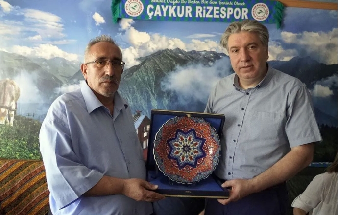 Rektör Bahçekapılı, Yalova Rizeliler Derneği'ni Ziyaret Etti