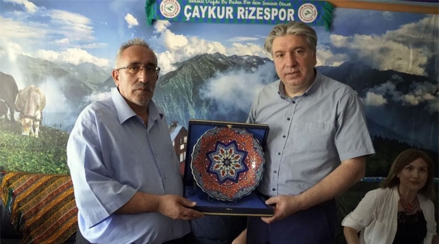 Yalova Üniversitesi Rektörü Prof. Dr. Mehmet Bahçekapılı, Yalova Rizeliler Derneği'ne ziyareti.